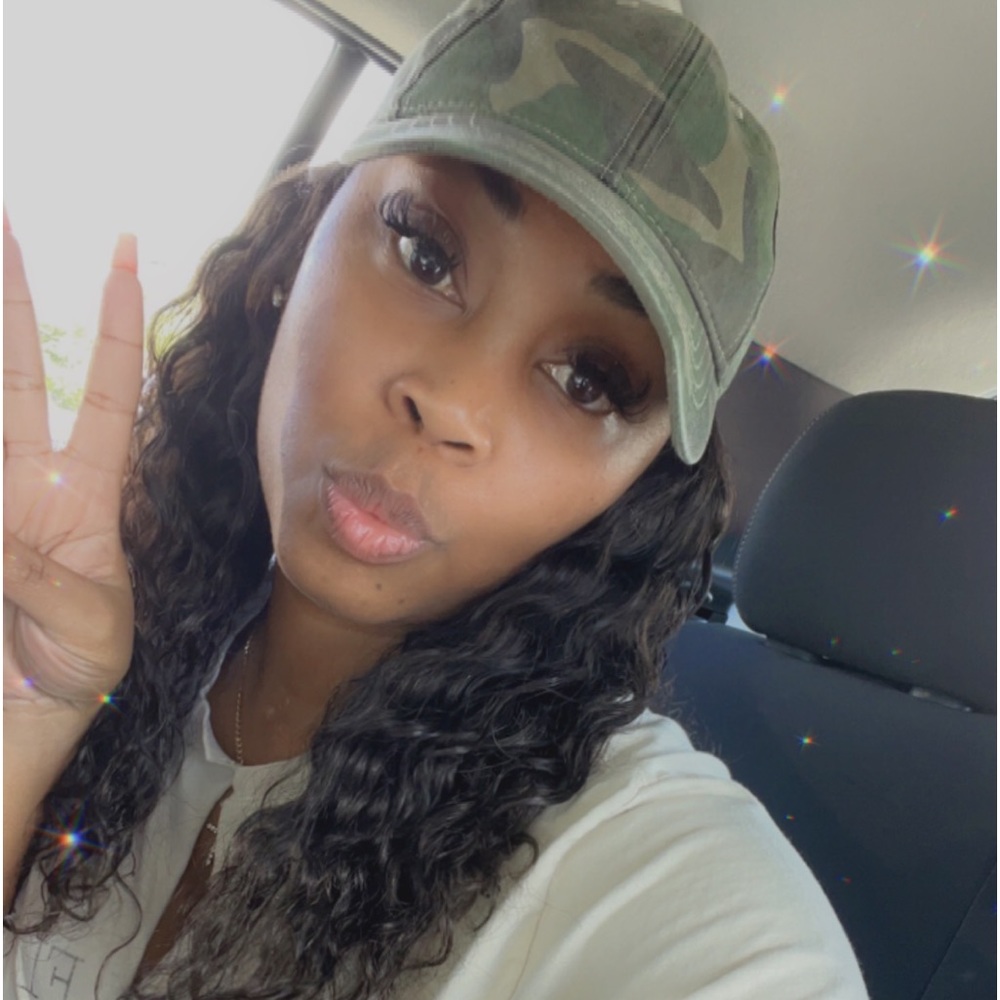 Meet your Posher, Nakezia
